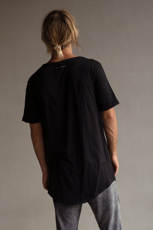 BLACK ULTRA LITE V-NECK