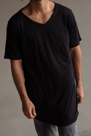 BLACK ULTRA LITE V-NECK